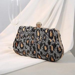 Pochette léopard sequins argenté.